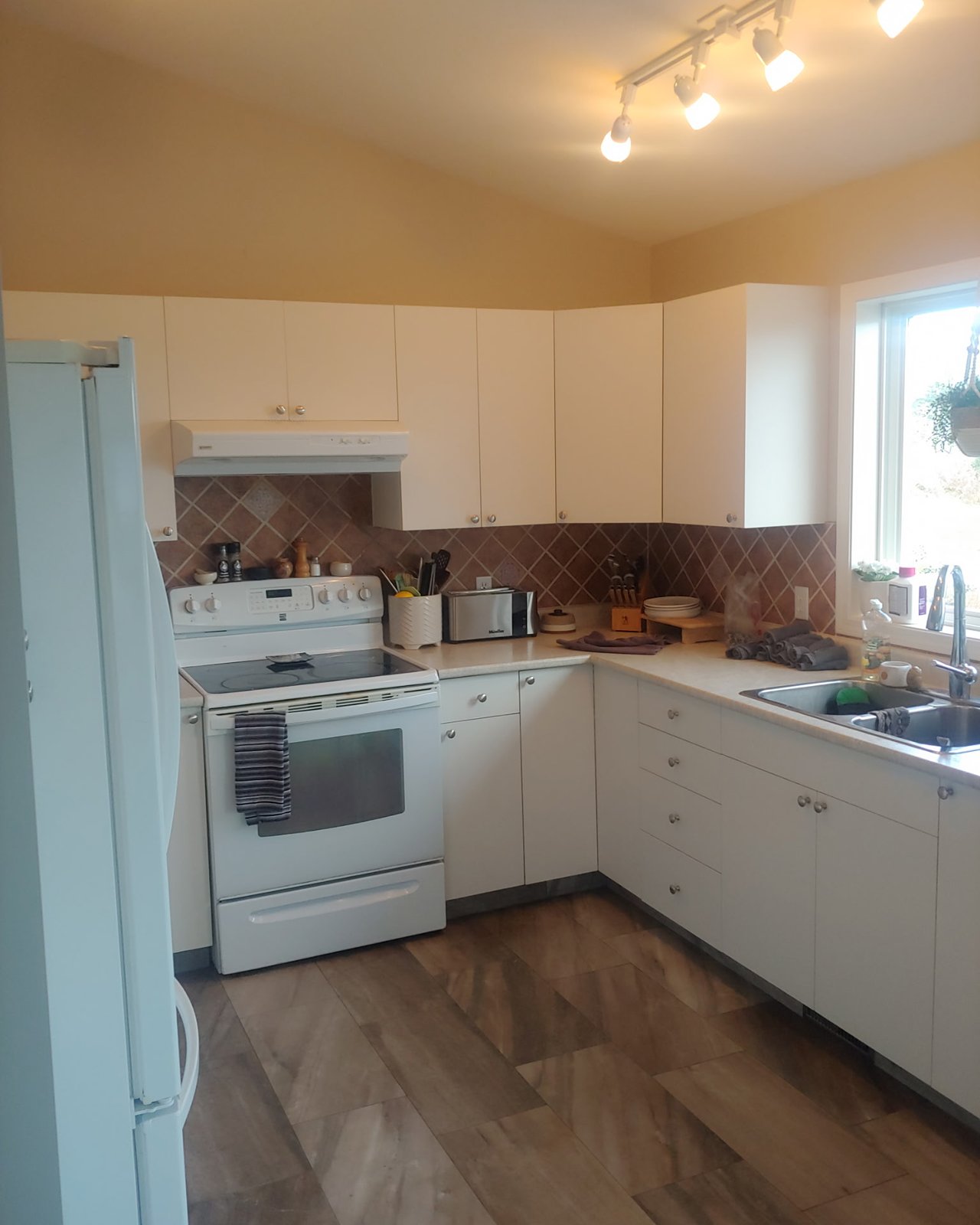 Kelowna kitchen after refacing — European flat-panel doors