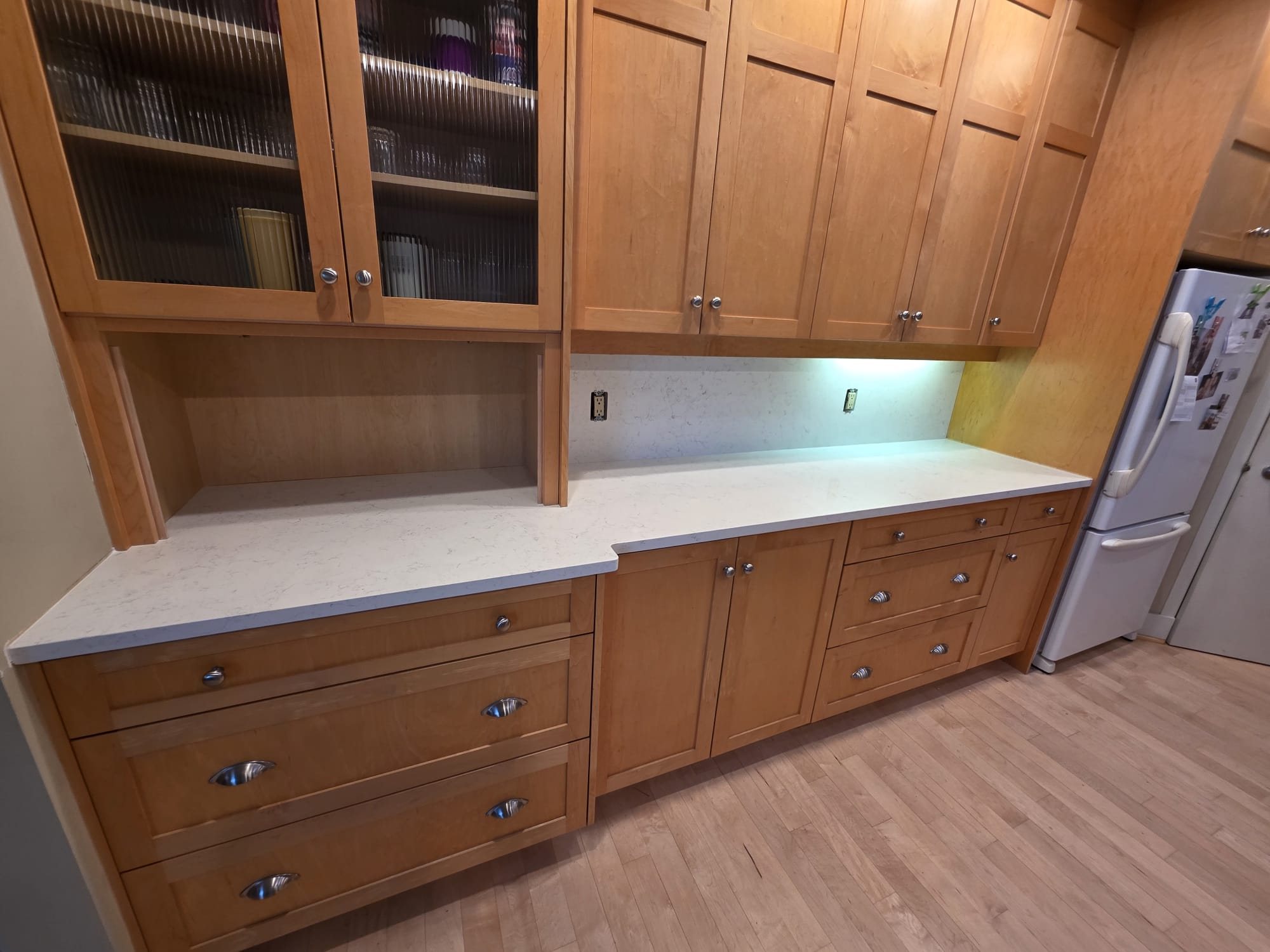 Kelowna kitchen before refacing — honey oak
