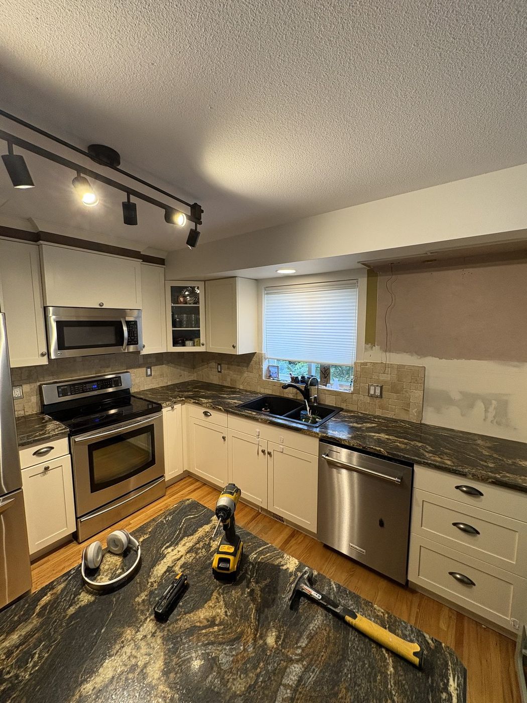 Kelowna kitchen counter before — dark granite