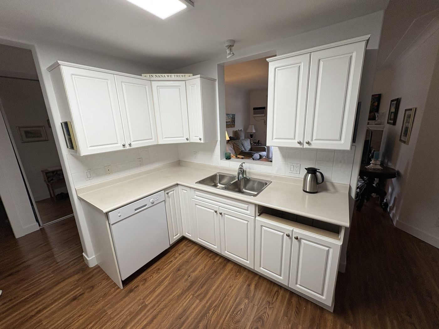 Kelowna kitchen counter before — cream laminate